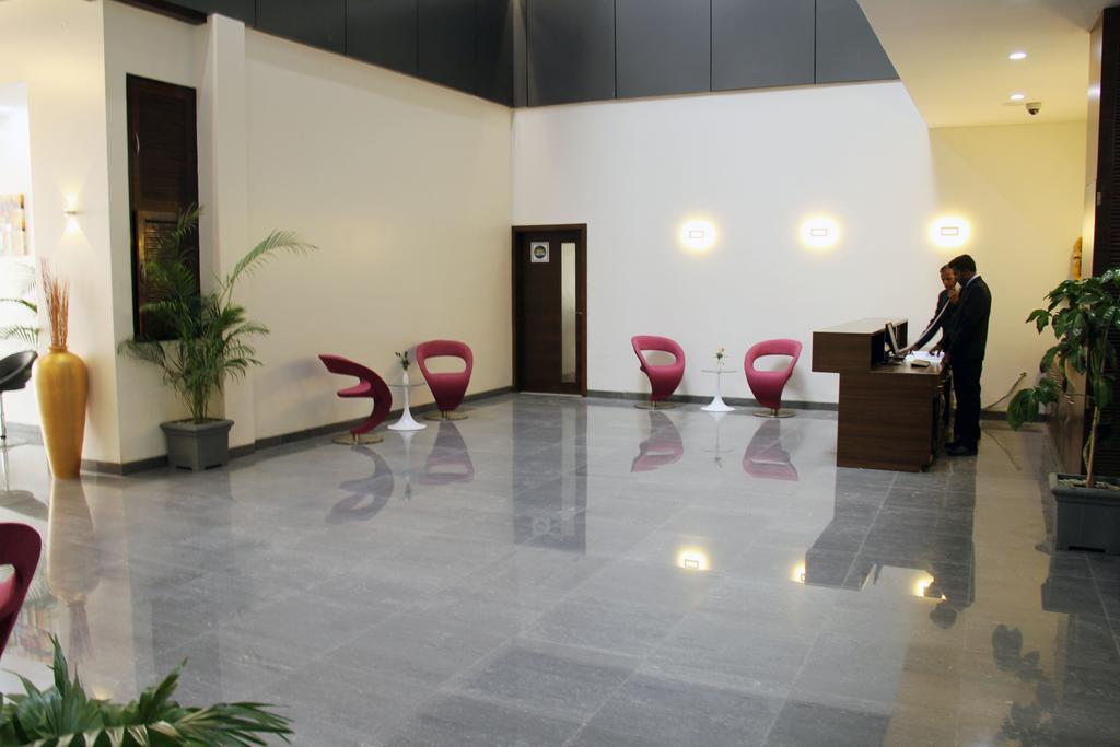 Hotel The Sky Court à Aurangābād Extérieur photo