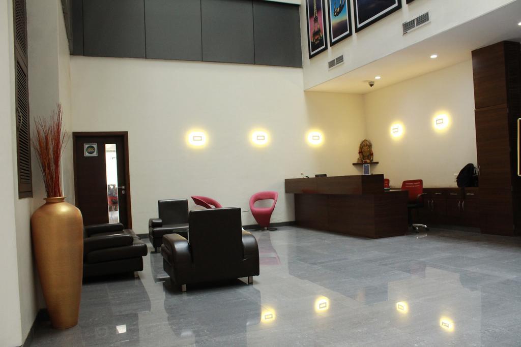 Hotel The Sky Court à Aurangābād Extérieur photo