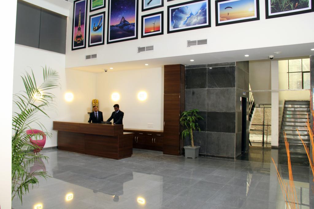 Hotel The Sky Court à Aurangābād Extérieur photo
